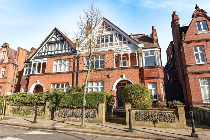 3 Bedroom Flat To Rent In Lymington Road, West Hampstead, NW6