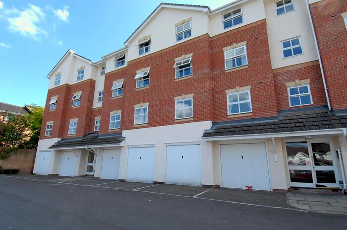 2 Bedroom Flat To Rent In Elm Park, Tilehurst Road, Reading, RG30