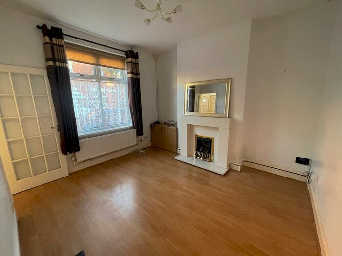 2 Bedroom End Of Terrace House To Rent In Ascot Road, Leicester, LE4