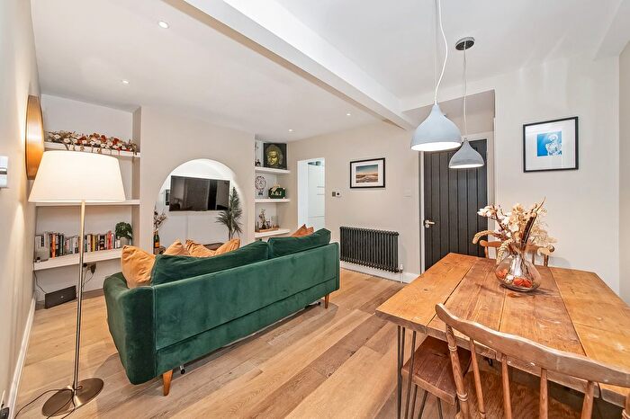 2 Bedroom Flat For Sale In Mosslea Road, SE20