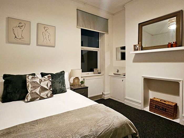 6 Bedroom Flat For Sale In Chamberlayne Road, Kensal Rise, London, NW10