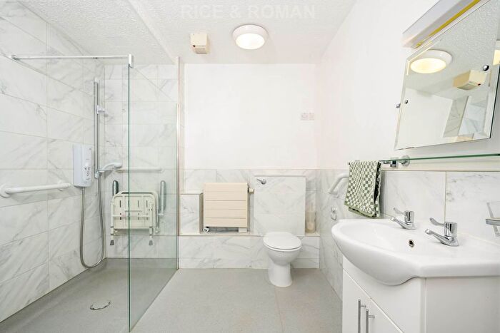 2 Bedroom Flat To Rent In Udney Park Road, Teddington, TW11