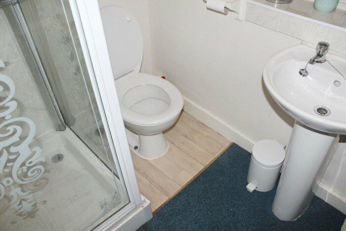 1 Bedroom Flat To Rent In Stratford Road, Shirley, Solihull, West Midlands, B90