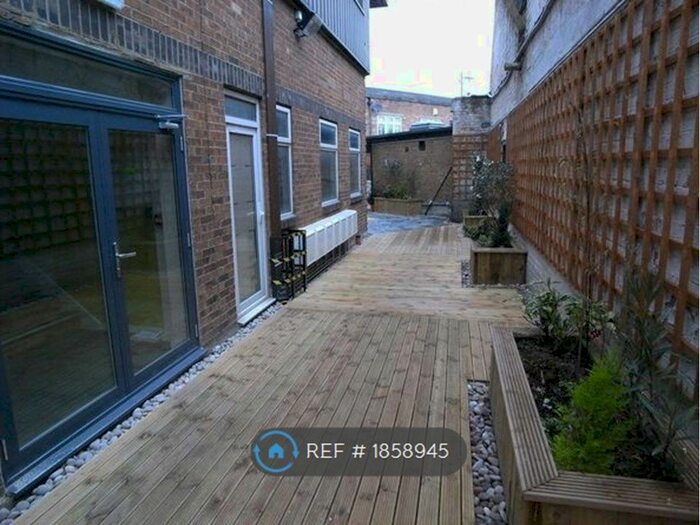 2 Bedroom Flat To Rent In Catwalk Place, London, N15