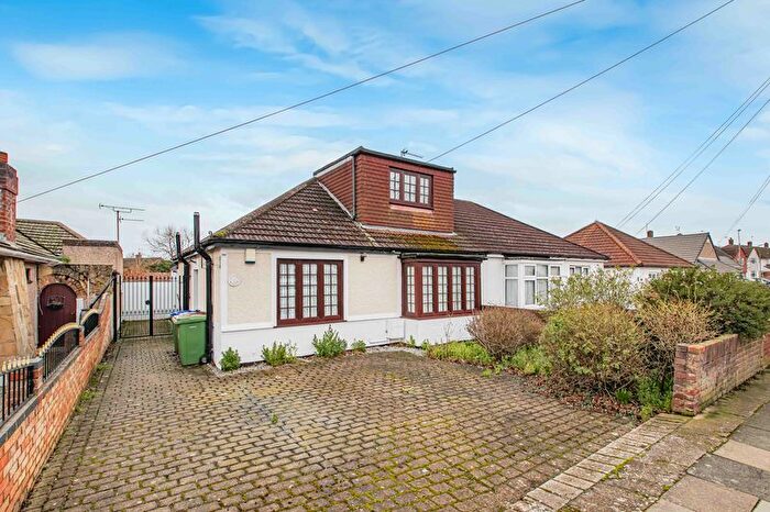 4 Bedroom Bungalow For Sale In Queenswood Road, Sidcup, DA15