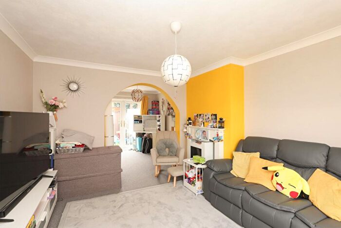 2 Bedroom Semi-Detached House For Sale In Vauxhall Road, Sheffield, S9