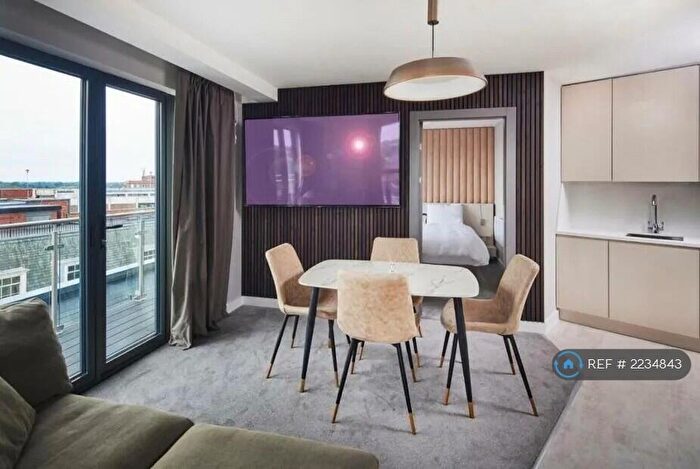 2 Bedroom Flat To Rent In Chuchill Way, Macclesfield, SK11