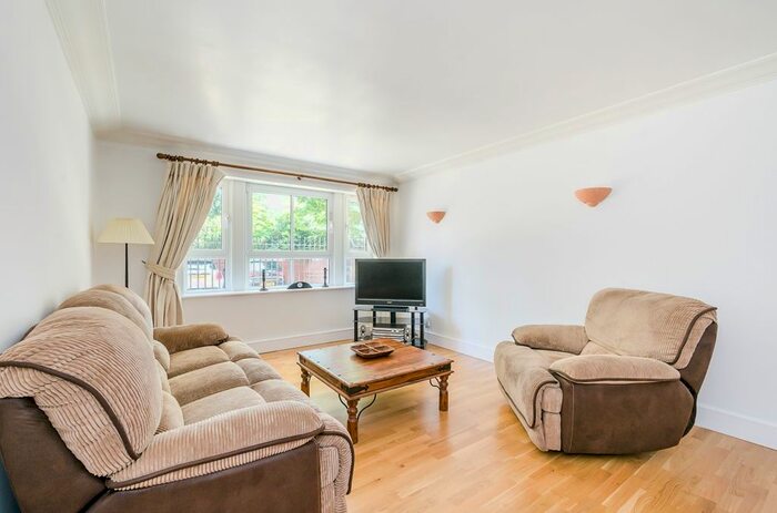 2 Bedroom Flat To Rent In Wrights Lane, London, W8