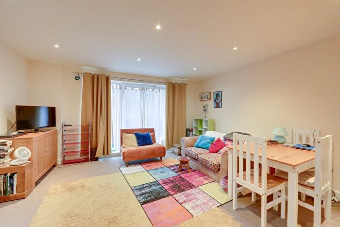 2 Bedroom Flat For Sale In Desvignes Drive, Hither Green, London, SE13