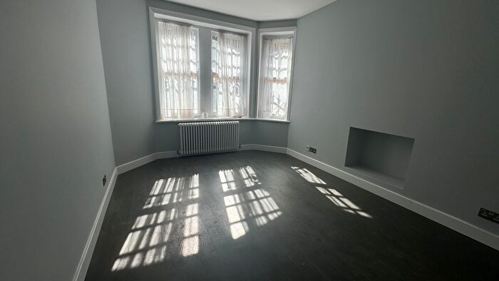 3 Bedroom Flat To Rent In Queen Caroline Street, London, W6