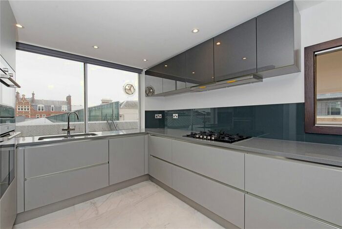 3 Bedroom Flat To Rent In St Pauls Court, Manchester Street, London, W1U