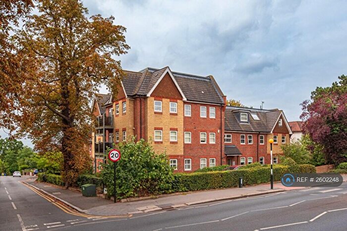 2 Bedroom Flat To Rent In Beulah Hill, London, SE19