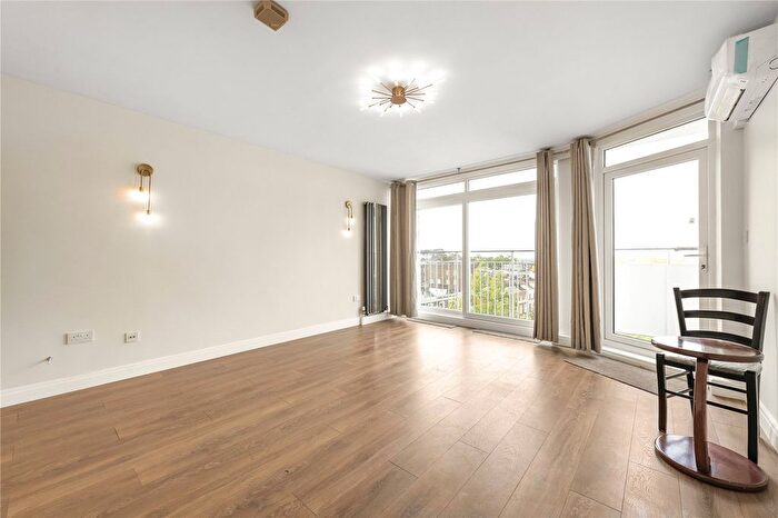 2 Bedroom Flat To Rent In Notting Hill Gate, London, W11