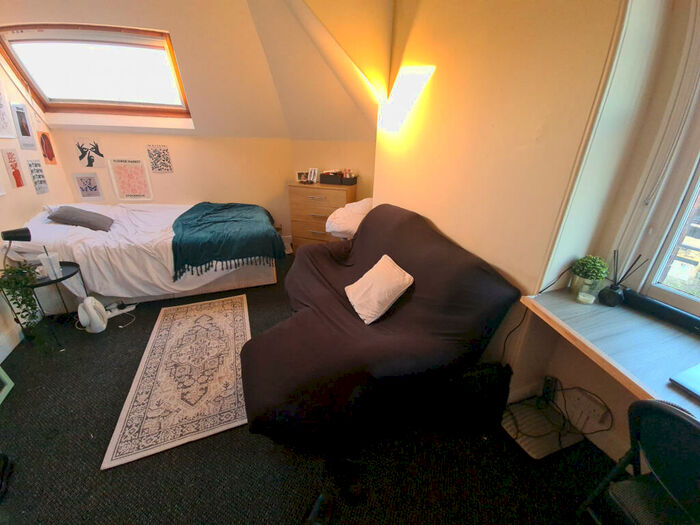 10 Bedroom House To Rent In Regent Park Avenue, Leeds, LS6