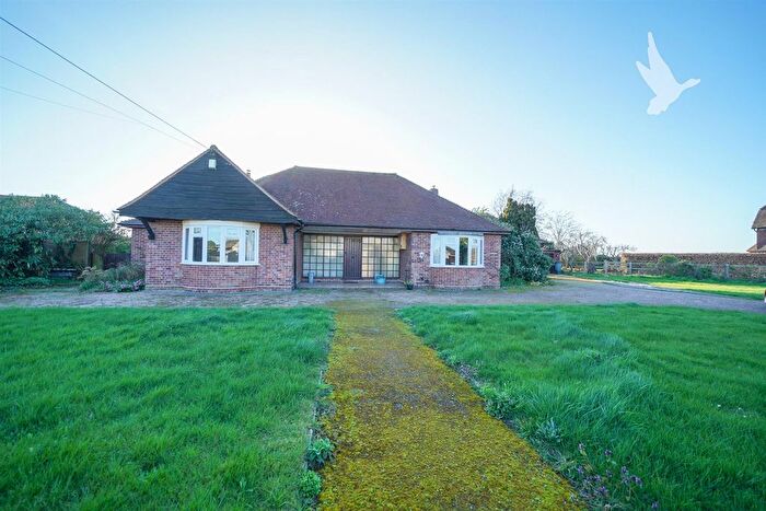 4 Bedroom Bungalow To Rent In Windmill Road, Bradfield, Manningtree, CO11