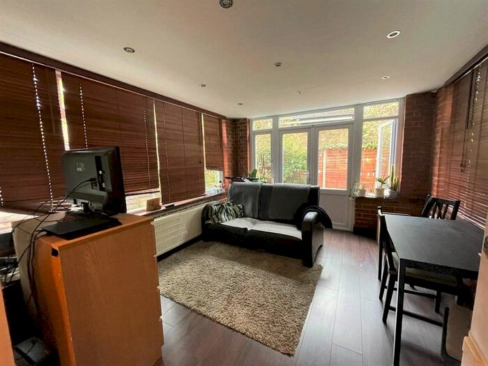 1 Bedroom Flat To Rent In Whymark Avenue, London, N22