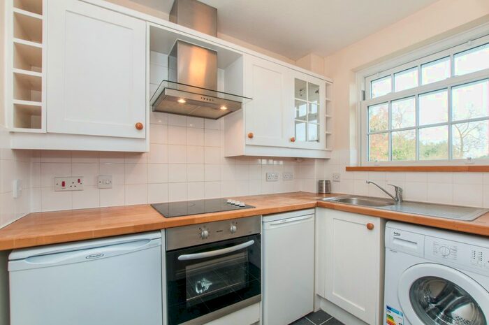 1 Bedroom Flat To Rent In Alyson Court, North Town Road, Maidenhead SL6