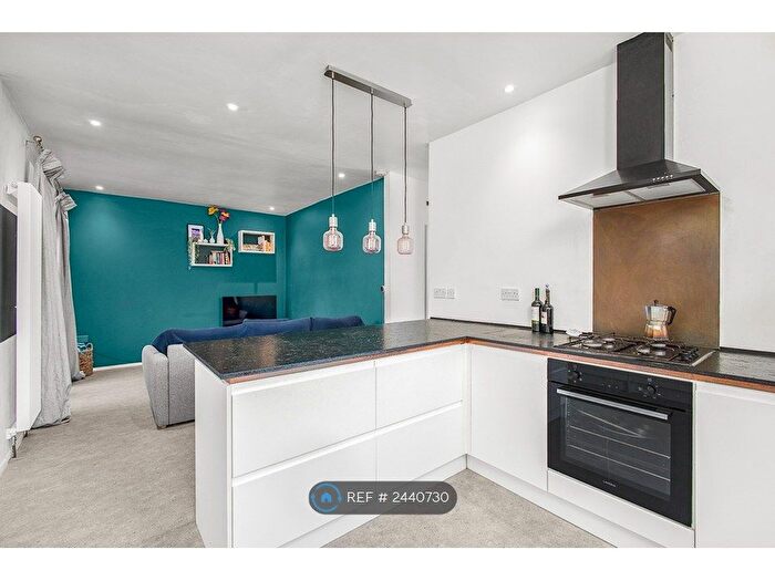 2 Bedroom Flat To Rent In Springbank Road, Newcastle Upon Tyne, NE2