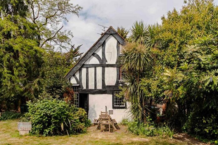 3 Bedroom Detached House For Sale In Buck Lane, Kingsbury, London, NW9