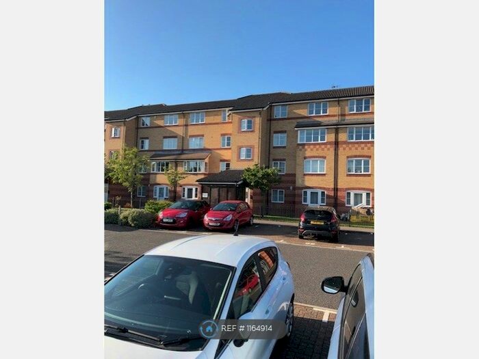 1 Bedroom Flat To Rent In Princes Gate, High Wycombe, HP13