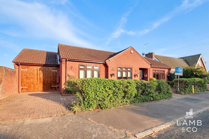 2 Bedroom Detached Bungalow For Sale In Southcliff Park, East Clacton, CO15