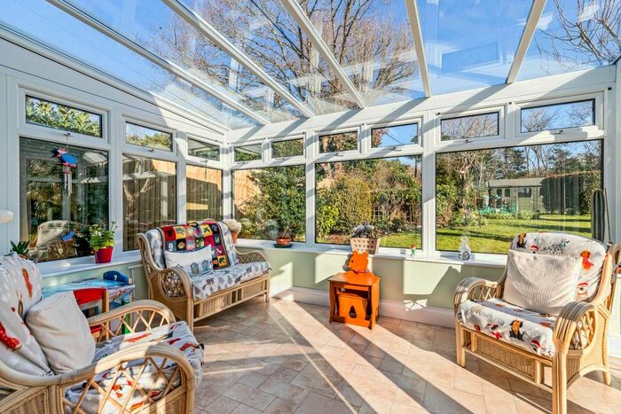 4 Bedroom Detached Bungalow For Sale In Bromley Green Road, Ashford, TN26 - Photo 6