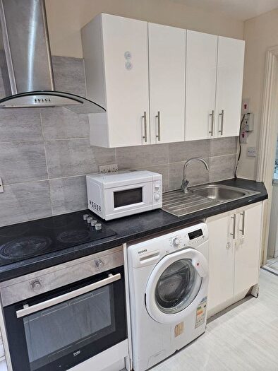 1 Bedroom Studio To Rent In Halsway, Hayes, UB3