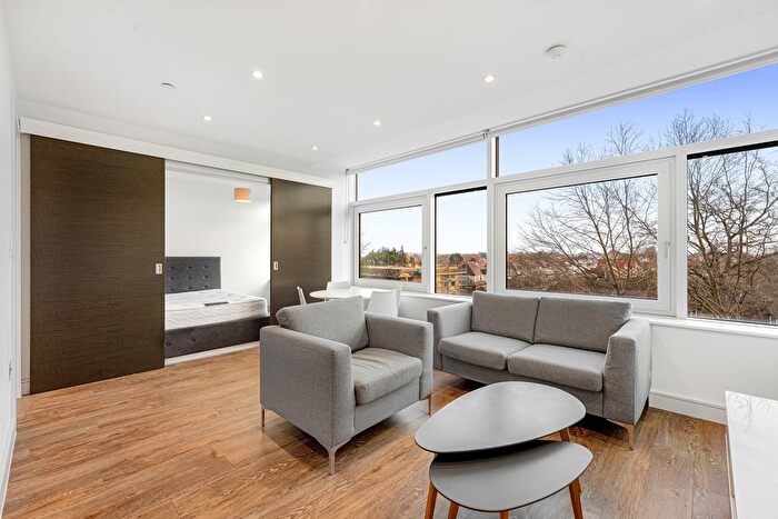 1 Bedroom Flat To Rent In Tolworth Tower, Ewell Road, Surbiton, KT6
