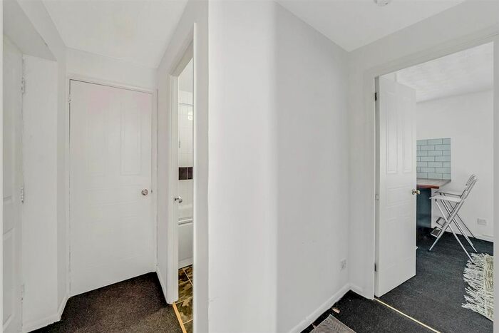 1 Bedroom Flat For Sale In Higham Station Avenue, London, E4