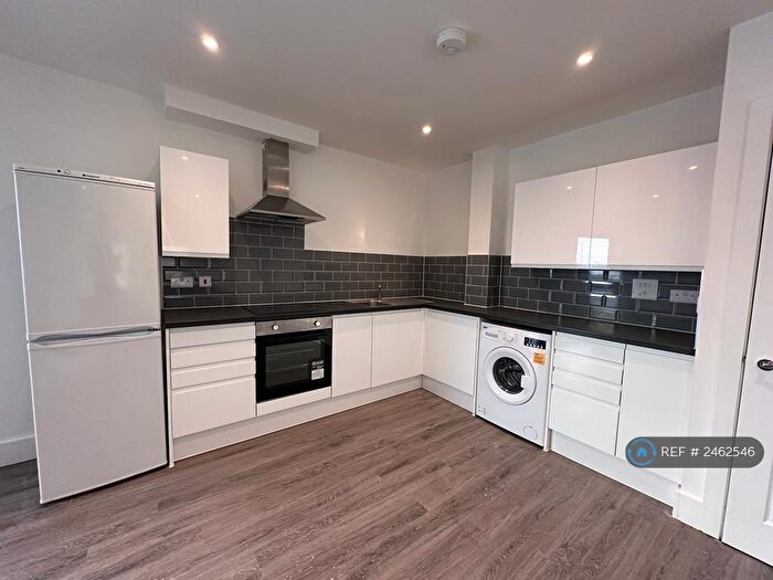 3 Bedroom Flat To Rent In Portswood Road, Southampton, SO17