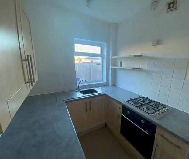 2 Bedroom Maisonette To Rent In Suttons Lane, Hornchurch, RM12