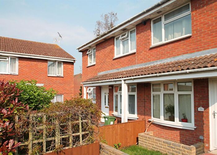2 Bedroom Detached House To Rent In Meredith Drive, Aylesbury, HP19