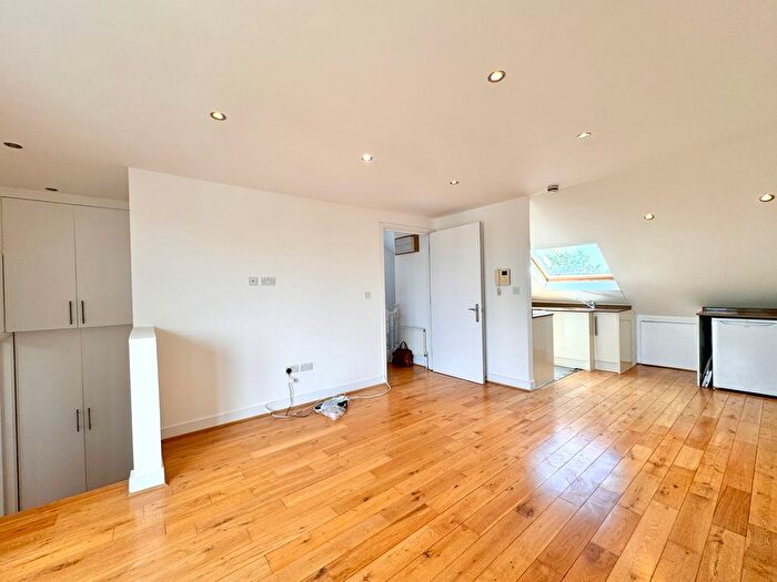 1 Bedroom Flat To Rent In Hale Grove Gardens, London, NW7