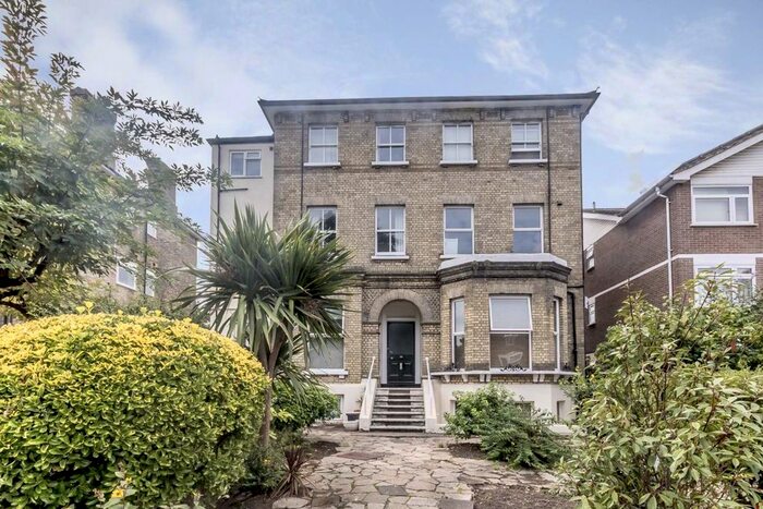 Studio To Rent In Parklands, Berrylands, Surbiton, KT5