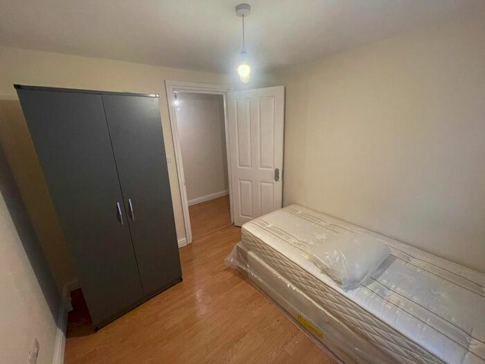 1 Bedroom Flat To Rent In Commonside East, Mitcham, CR4