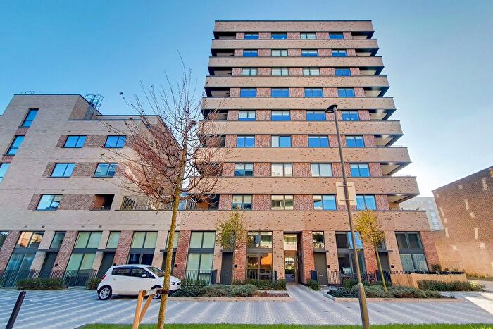 1 Bedroom Flat To Rent In Charter Place, Hounslow, TW3
