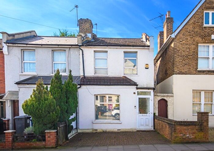 2 Bedroom End Terrace House For Sale In Long Lane, Finchley, N3