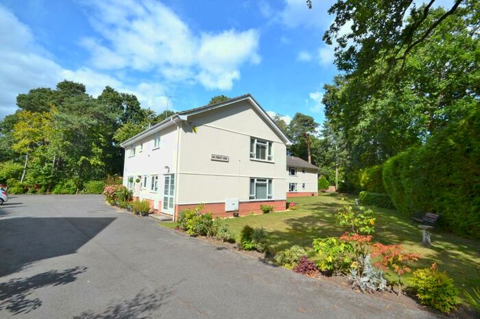 3 Bedroom Flat To Rent In Ferndown, BH22