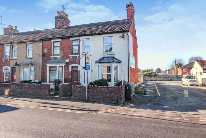 3 Bedroom End Of Terrace House To Rent In Cricklade Road, Gorse Hill, Swindon, SN2