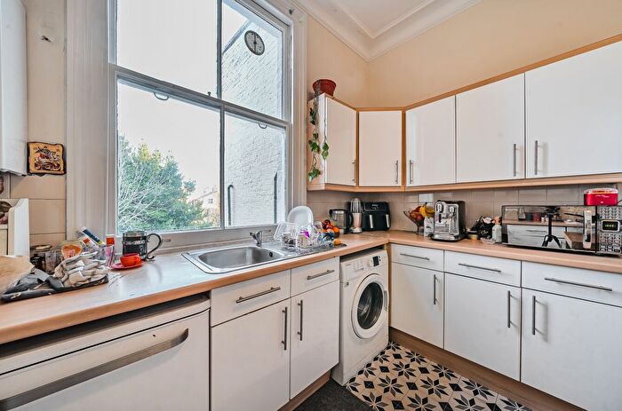 2 Bedroom Flat For Sale In Geraldine Road, London, SW18