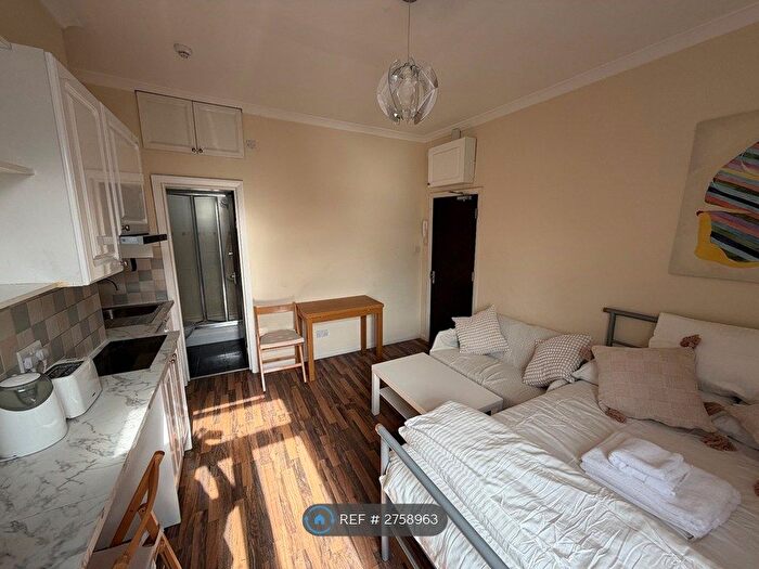 Studio To Rent In Fulham Palace Road, London, W6