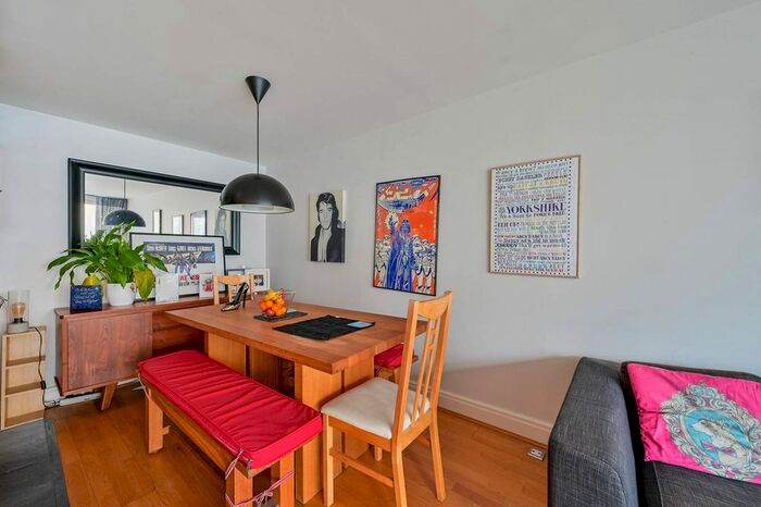 2 Bedroom Flat To Rent In Smugglers Way, Wandsworth Town, London, SW18