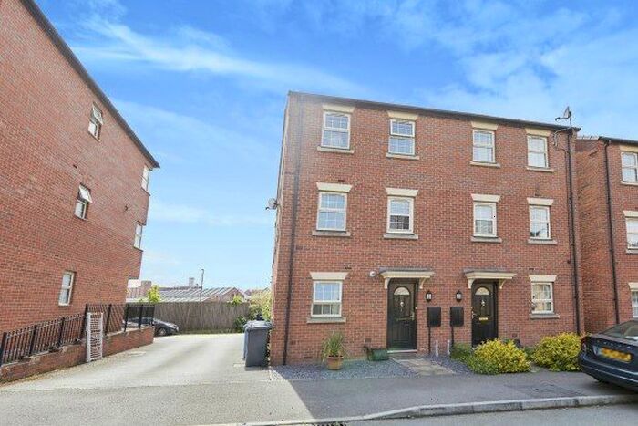 2 Bedroom Town House To Rent In Towpath Way, Derby, DE21