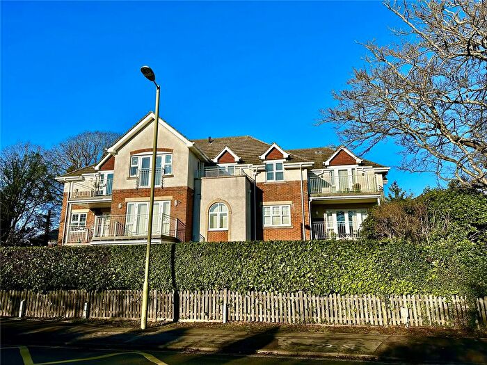 3 Bedroom Flat For Sale In Cavendish Place, Lymington, Hampshire, SO41