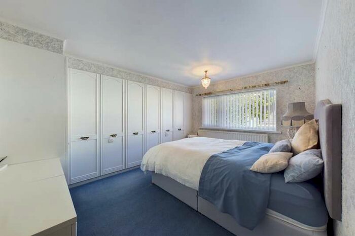3 Bedroom Semi-Detached House For Sale In 25 Hopedene, Leam Lane, Gateshead, NE10