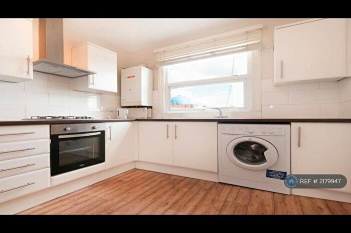 1 Bedroom Flat To Rent In Stoke Newington Road, London, N16