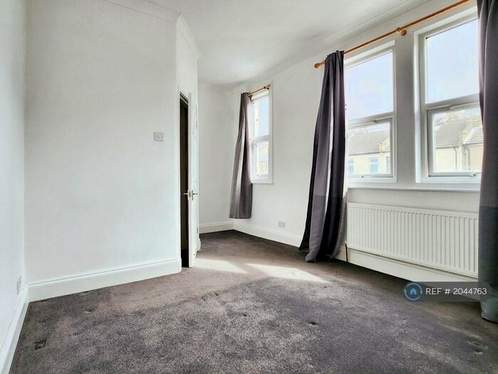 1 Bedroom Flat To Rent In Sladedale Road, London, SE18