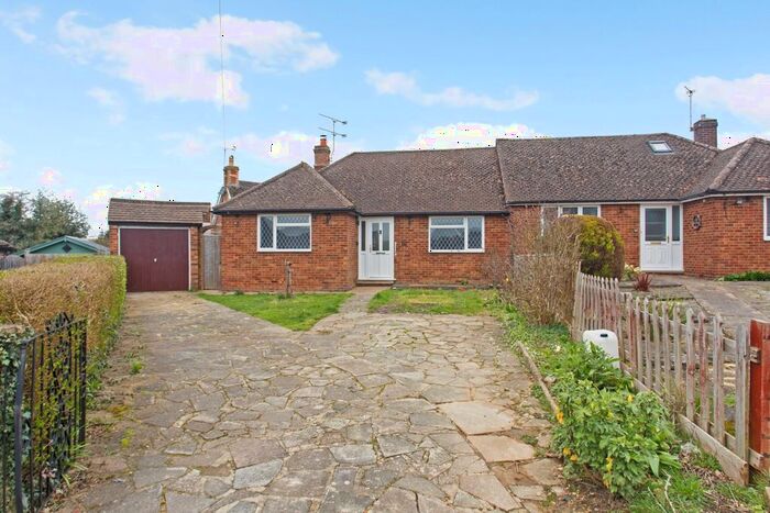 3 Bedroom Bungalow To Rent In Churchfield, Harpenden, AL5