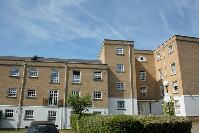 1 Bedroom Apartment To Rent In Leigh Hunt Drive, Southgate, N14