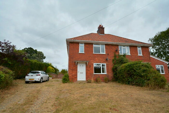 3 Bedroom Semi-Detached House To Rent In The Warren, Claxton, NR14